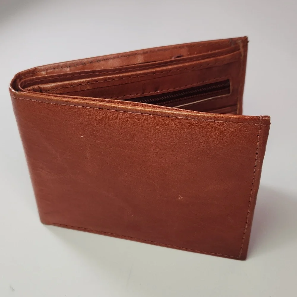 Gold Coast Leathet Billfold With Zipper Compartments EUC